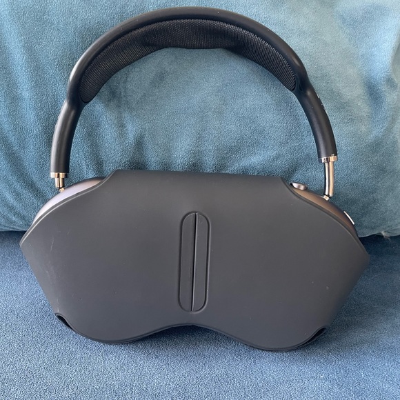 Authentic Apple AirPod Pro Max. Apple Care covered through 6/10/24. - Picture 4 of 8